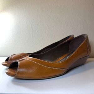 Talbots 8B Tan Leather Peep Toe Low Wedge Heels Luxury Office Academia Career
